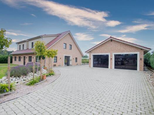 Einfamilienhaus zum Kauf 1.599.000 € 9 Zimmer 287 m² 2.406 m² Grundstück Petersfehn I Bad Zwischenahn 26160