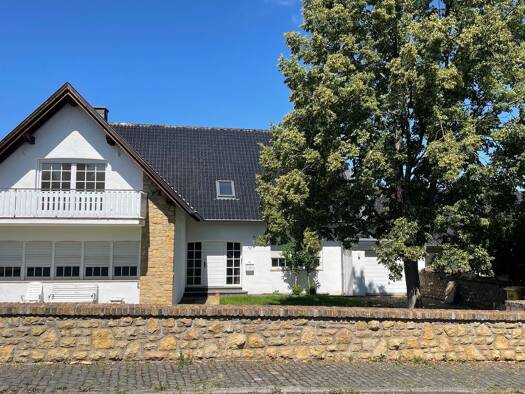 Villa zur Miete 2.000 € 6,5 Zimmer 270 m² 550 m² Grundstück frei ab 01.10.2025 Schwerfen Zülpich 53909