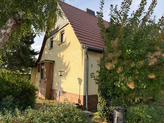 Doppelhaushälfte zum Kauf 180.000 € 3,5 Zimmer 92 m² 600 m² Grundstück frei ab sofort Heinrich-Peus-Straße 5 Bernburg Bernburg 06406