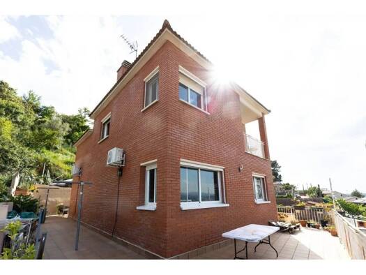 Chalet zum Kauf 698.000 € 5 Zimmer 1.230 m² 1.230 m² Grundstück Sentmenat 30 Cerdanyola del Vallès 08290