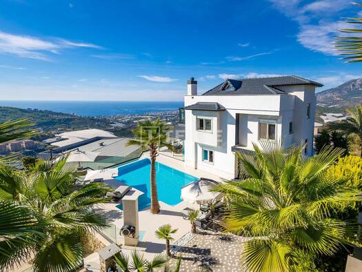 Einfamilienhaus zum Kauf 1.400.000 € 4 Zimmer 300 m² 660 m² Grundstück Antalya 07450