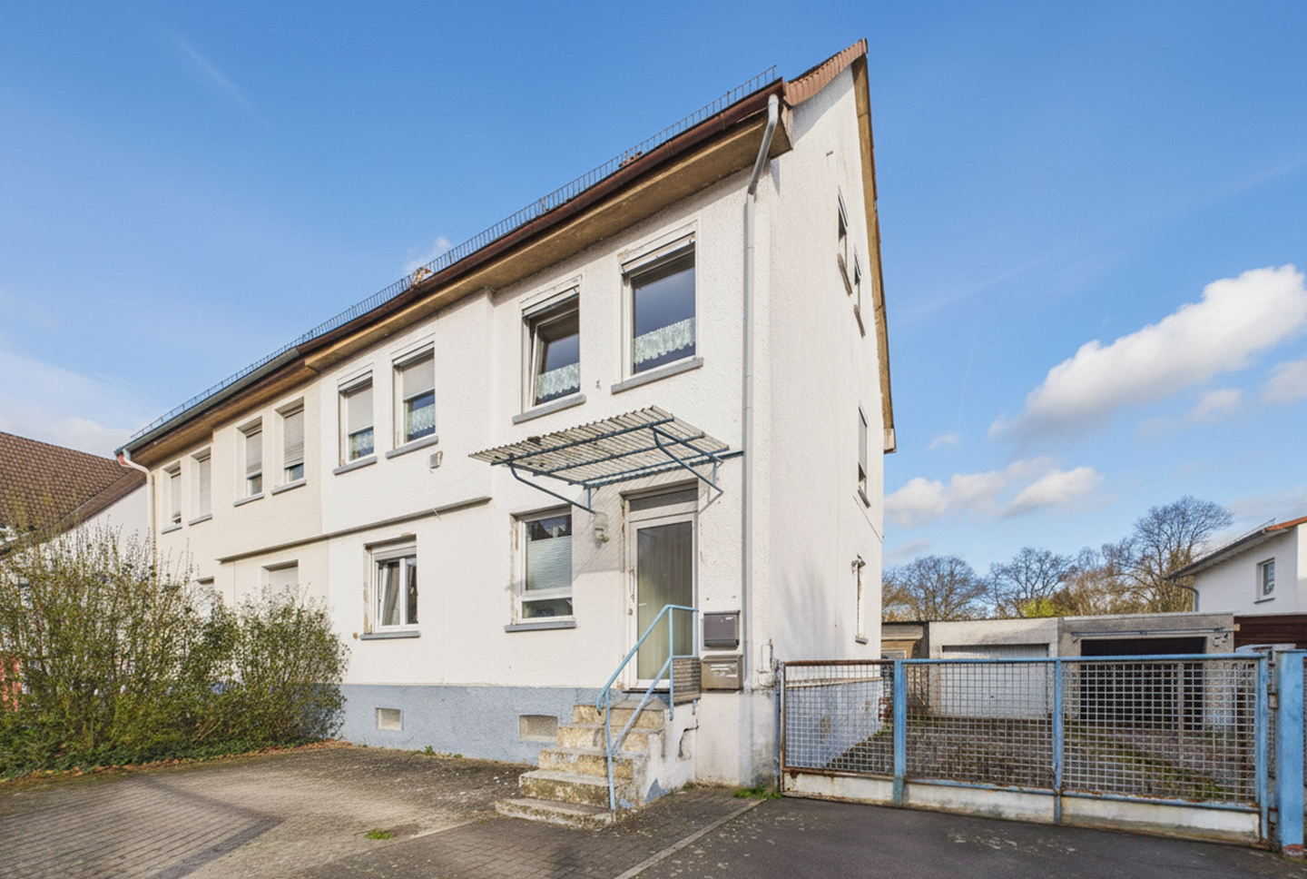 Immobilie in Gießen - Großzügiges Wohnhaus mit Einliegerwohnung und Garten in zentraler Lage von Kleinlinden - Bild 0