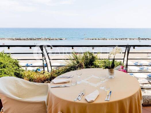 Büro zum Kauf 10.000.000 € Formia 04023