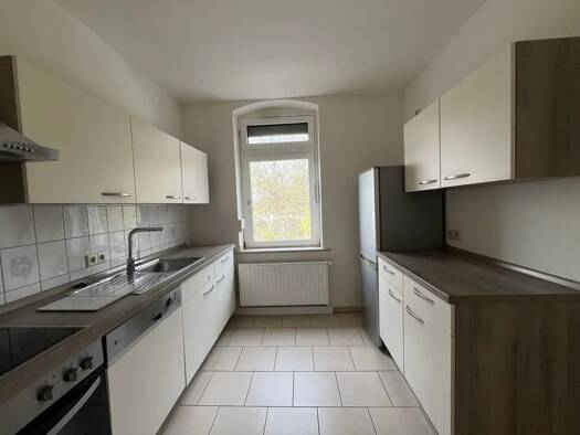 Wohnung zur Miete 459 € 3 Zimmer 80 m² Geschoss 1/4 frei ab sofort Augsburger Straße 89 Bernsdorf Bernsdorf 09126