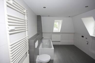 Wohnung zur Miete 650 € 4 Zimmer 95,6 m² Dachgeschoss, 2. Geschoss Carl-von-Ossietzky-Str. 2 Aue 08280