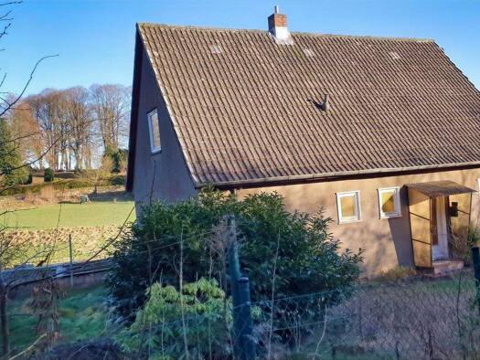 Einfamilienhaus zum Kauf 159.000 € 5 Zimmer 98 m² 1.054 m² Grundstück frei ab 01.02.2026 Neukirchen Malente 23714