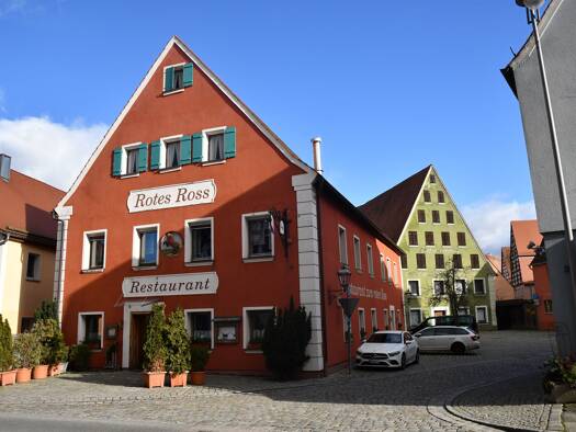 Haus zum Kauf provisionsfrei als Kapitalanlage geeignet 742,7 m² 322,6 m² Grundstück Hauptstr. 34 Spalt 91174