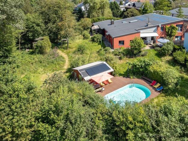 Einfamilienhaus zum Kauf provisionsfrei 1.050.000 € 8 Zimmer 291 m² 2.464 m² Grundstück Daimlerstraße 14 Neuhof Taunusstein 65232