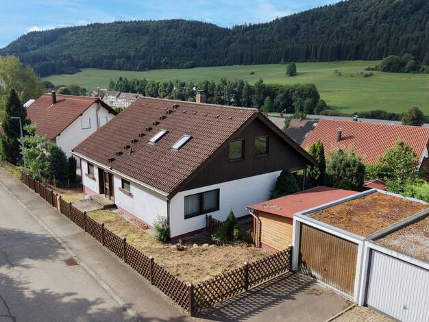 Einfamilienhaus zum Kauf 295.000 € 8 Zimmer 153 m² 785 m² Grundstück Reichenbach am Heuberg 78564