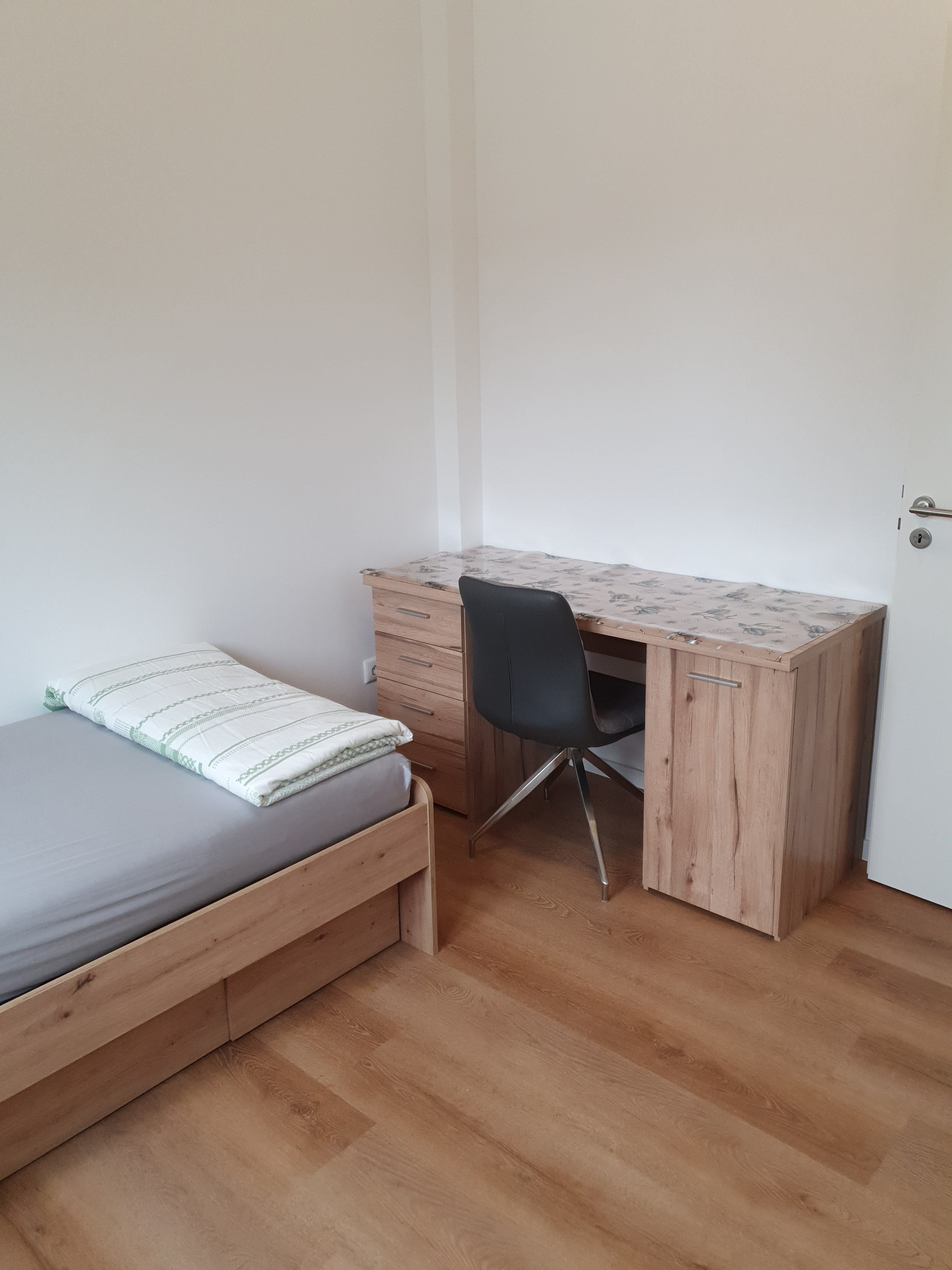 WG-Zimmer zur Miete 700 € 1.<br/>Geschoss ab sofort<br/>Verfügbarkeit Max-Müllner-Str Hasenbergl-Lerchenau Ost München 80333