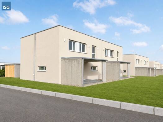 Reihenmittelhaus zur Miete - Erstbezug 1.133 € 4 Zimmer 113 m² 390 m² Grundstück Edwin-Pimiskern-Straße 21 - 39 Andorf 4770
