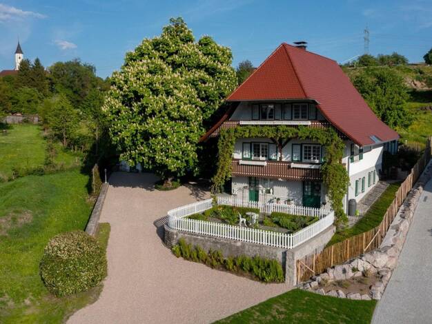 Einfamilienhaus zum Kauf provisionsfrei 1.070.000 € 8 Zimmer 220 m² 1.083 m² Grundstück Bettmaringen Stühlingen 79780