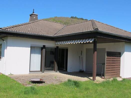 Haus zum Kauf 330.000 € 6 Zimmer 224 m² 860 m² Grundstück Berliner Str. 39a Wallau Biedenkopf-Wallau 35216