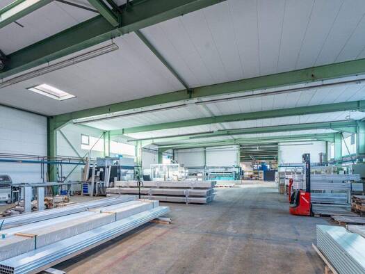 Lagerhalle zur Miete 10.500 € 2.050 m² Lagerfläche Böhringen Radolfzell am Bodensee / Böhringen 78315