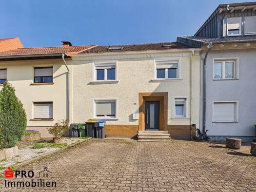 Reihenmittelhaus zum Kauf 149.000 € 6 Zimmer 150 m² 517 m² Grundstück frei ab sofort Steinbach Lebach 66822