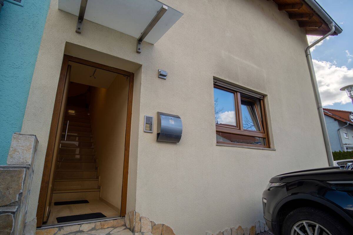 Mehrfamilienhaus zum Kauf – další