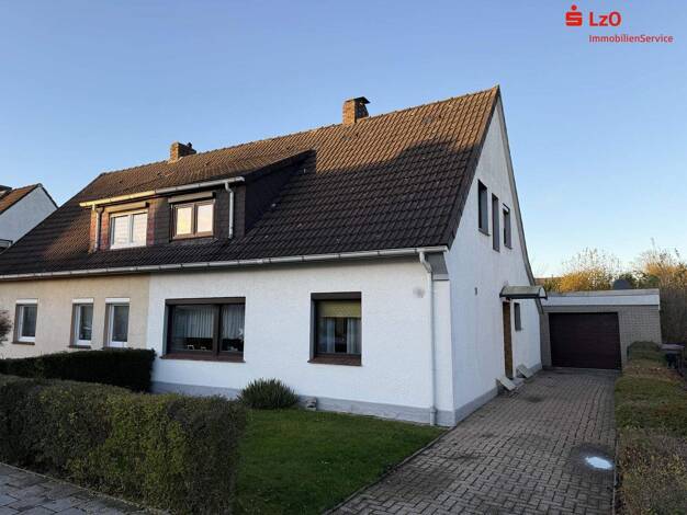 Doppelhaushälfte zum Kauf 127.000 € 5 Zimmer 108,9 m² 672 m² Grundstück frei ab sofort Varel 26316