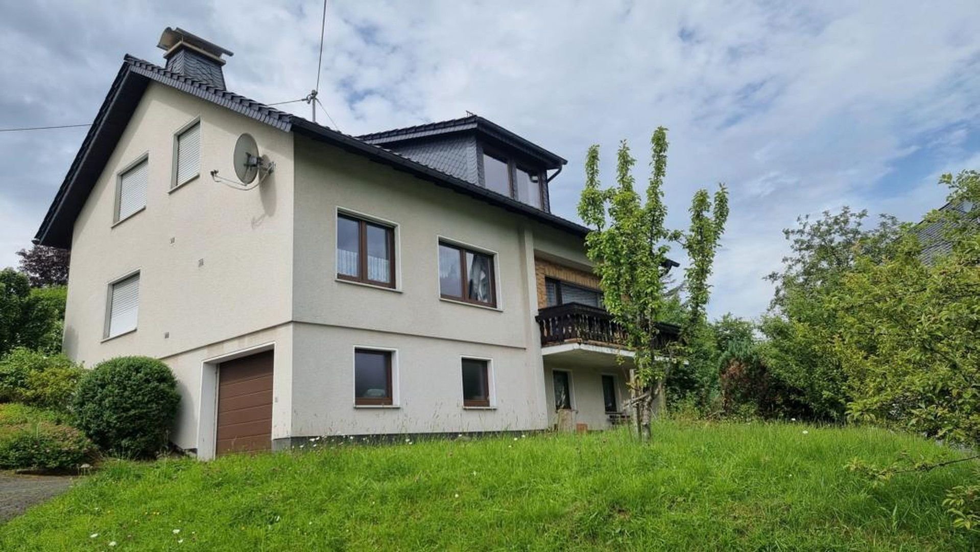 Einfamilienhaus zum Kauf provisionsfrei 340.000 € 8 Zimmer 256 m²<br/>Wohnfläche 1.204 m²<br/>Grundstück Heinsberg Kirchhundem 57399