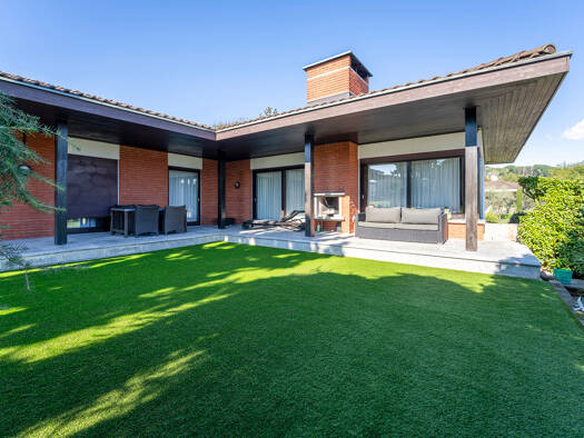 Haus zum Kauf 1.850.000 CHF 6 Zimmer 190 m² 1.300 m² Grundstück stabio 6854