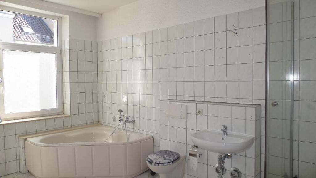 Wohnung zum Kauf 85.000 € 3 Zimmer 70,6 m² Südvorstadt Plauen 08527