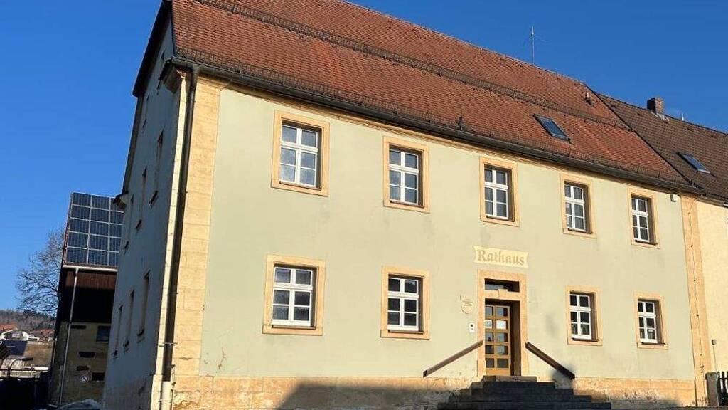 Haus zum Kauf 286.000 € 9 Zimmer 869 m² Grundstück Kirchahorn Ahorntal 95491