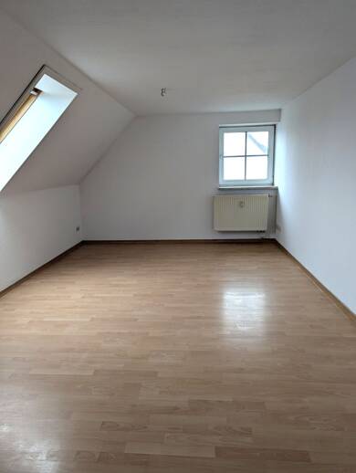 Wohnung zur Miete 290 € 2 Zimmer 45 m² Dachgeschoss frei ab sofort Nernststraße 6 Merseburg Merseburg 06217