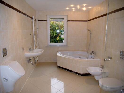 Wohnung zur Miete 720 € 3 Zimmer 80 m² Geschoss 2/3 frei ab sofort Stadtroda 07646