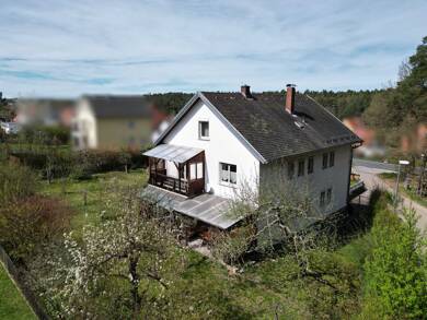 Mehrfamilienhaus zum Kauf 235.000 € 6 Zimmer 166 m² 982 m² Grundstück Bodenwöhr Bodenwöhr 92439