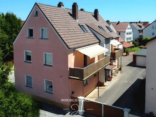 Mehrfamilienhaus zum Kauf als Kapitalanlage geeignet 12 Zimmer 303 m² 891 m² Grundstück Grafenrheinfeld 97506