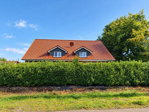 Doppelhaushälfte zur Miete 1.200 € 4 Zimmer 118,9 m² 300 m² Grundstück frei ab 01.02.2027 Schortens Schortens 26419