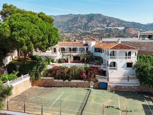 Einfamilienhaus zum Kauf 1.895.000 € 482 m² 2.010 m² Grundstück San Miguel de Serrezuela 29210