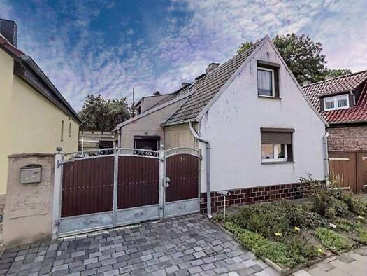 Einfamilienhaus zum Kauf 55.000 € 5 Zimmer 100 m² 333 m² Grundstück frei ab sofort Osterhausen Lutherstadt Eisleben 06295