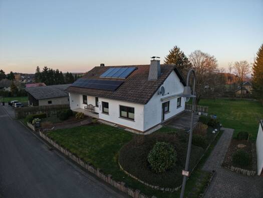 Haus zum Kauf 384.000 € 15 Zimmer 228 m² 2.720 m² Grundstück Esch 54585