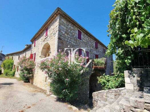 Haus zum Kauf 319.000 € 264 m² 1.330 m² Grundstück Les Assions 07140