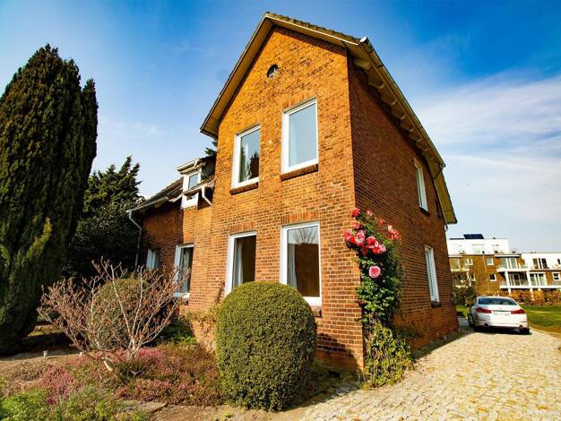 Villa zum Kauf provisionsfrei 599.500 € 8 Zimmer 136 m² 408 m² Grundstück Teichstraße 7 Wentorf bei Hamburg 21465
