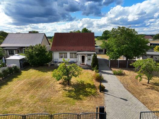 Einfamilienhaus zum Kauf 259.000 € 4 Zimmer 130 m² 1.321 m² Grundstück Rathenow Rathenow 14712