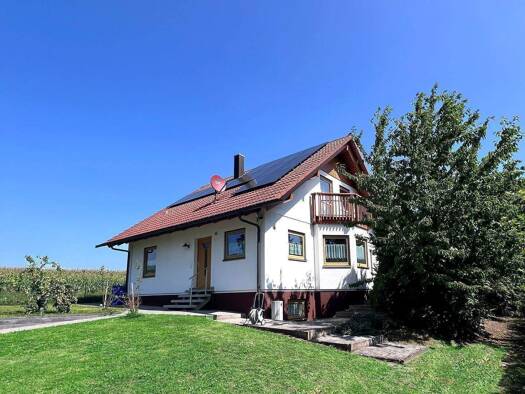 Haus zur Miete 2.150 € 5 Zimmer 140 m² 881 m² Grundstück frei ab sofort Neuses Erlangen 91056