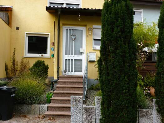 Reihenmittelhaus zur Miete 1.150 € 4 Zimmer 90 m² 123 m² Grundstück frei ab 01.11.2026 Teningen Teningen 79331