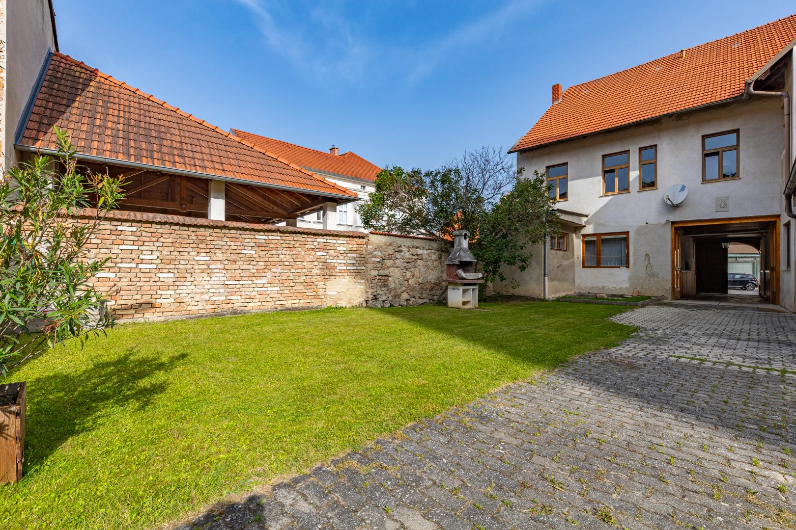 Einfamilienhaus zum Kauf 319.900 € 9,5 Zimmer 350 m²<br/>Wohnfläche 584 m²<br/>Grundstück Ravelsbach 3720