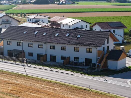 Reihenmittelhaus zur Miete - Erstbezug 1.900 € 7 Zimmer 172 m² 300 m² Grundstück frei ab 01.10.2026 Gartenstraße Engelsberg Engelsberg 84549