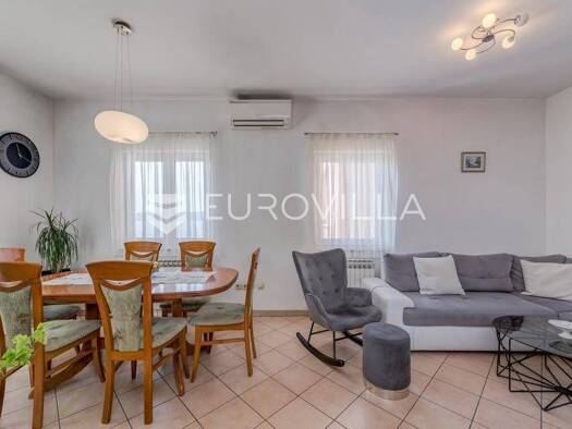Wohnung zur Miete 800 € 2 Zimmer 80 m² 1. Geschoss Jesenice Dugi Rat