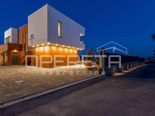 Haus zur Miete 2.850 € 5 Zimmer 260 m² Kaštelanec