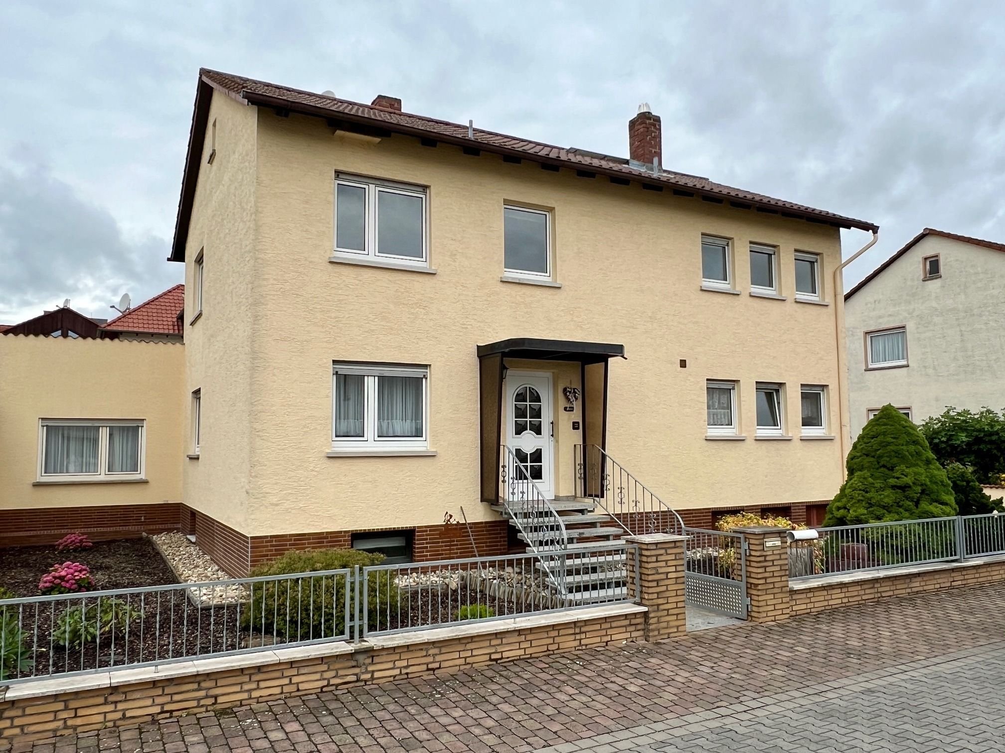 Mehrfamilienhaus zum Kauf 525.000 € 8 Zimmer 190 m²<br/>Wohnfläche 570 m²<br/>Grundstück Leeheim Riedstadt 64560