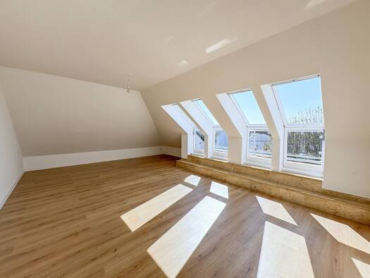 Wohnung zum Kauf 225.000 € 4 Zimmer 95 m² 3. Geschoss Borna Borna 04552