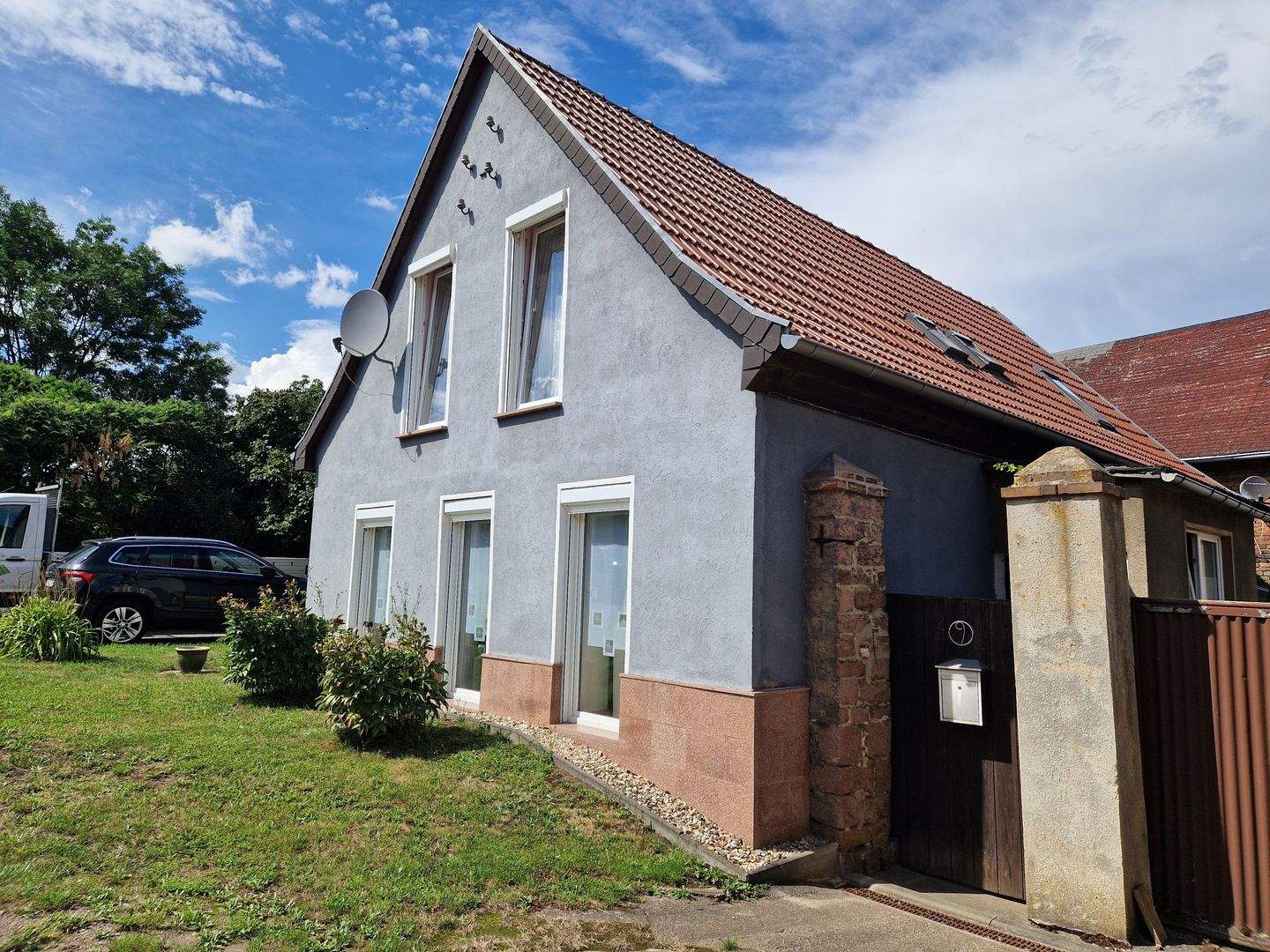 Immobilie in Wettin-Löbejün - Einfamilienhaus mit Nebengelass auf einem großen und von viel Grün umgebenen Grundstück am Ortsrand von Nauendorf - Bild 2