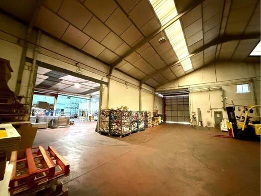 Ladenfläche zum Kauf 660.000 € 974 m² Verkaufsfläche Calle de los Montes de León 13 San Fernando de Henares 28830