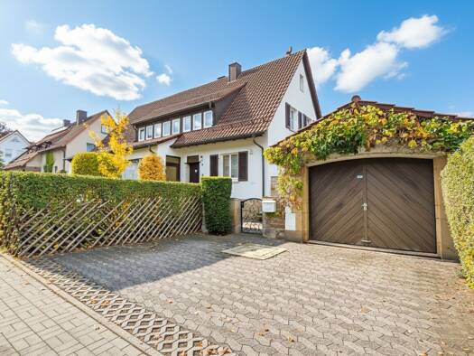Einfamilienhaus zum Kauf provisionsfrei 650.000 € 6 Zimmer 250 m² 2.134 m² Grundstück Hindenburgallee 2 Hünfeld Hünfeld 36088