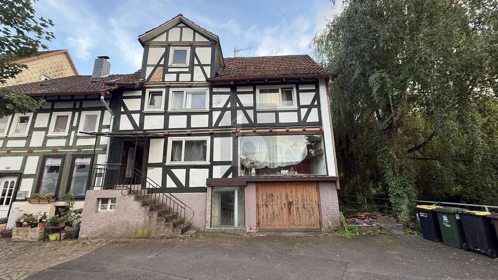 Mehrfamilienhaus zum Kauf 70.000 € 10 Zimmer 240 m² 120 m² Grundstück Helsa 34298