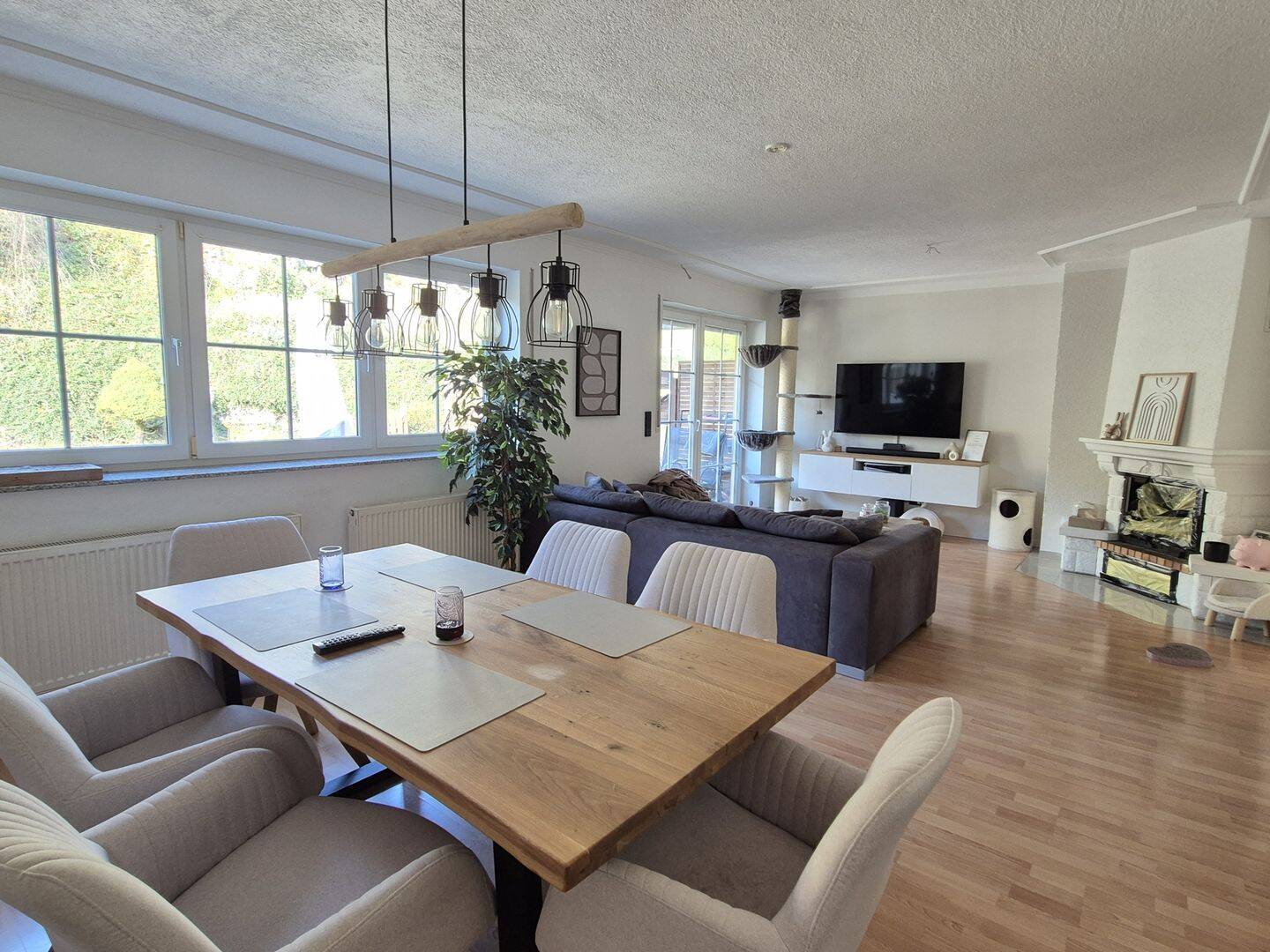 Immobilie in Bitburg - Zweifamilienhaus I Großzügige Raumaufteilung I Kamin & Balkon - Bild 4