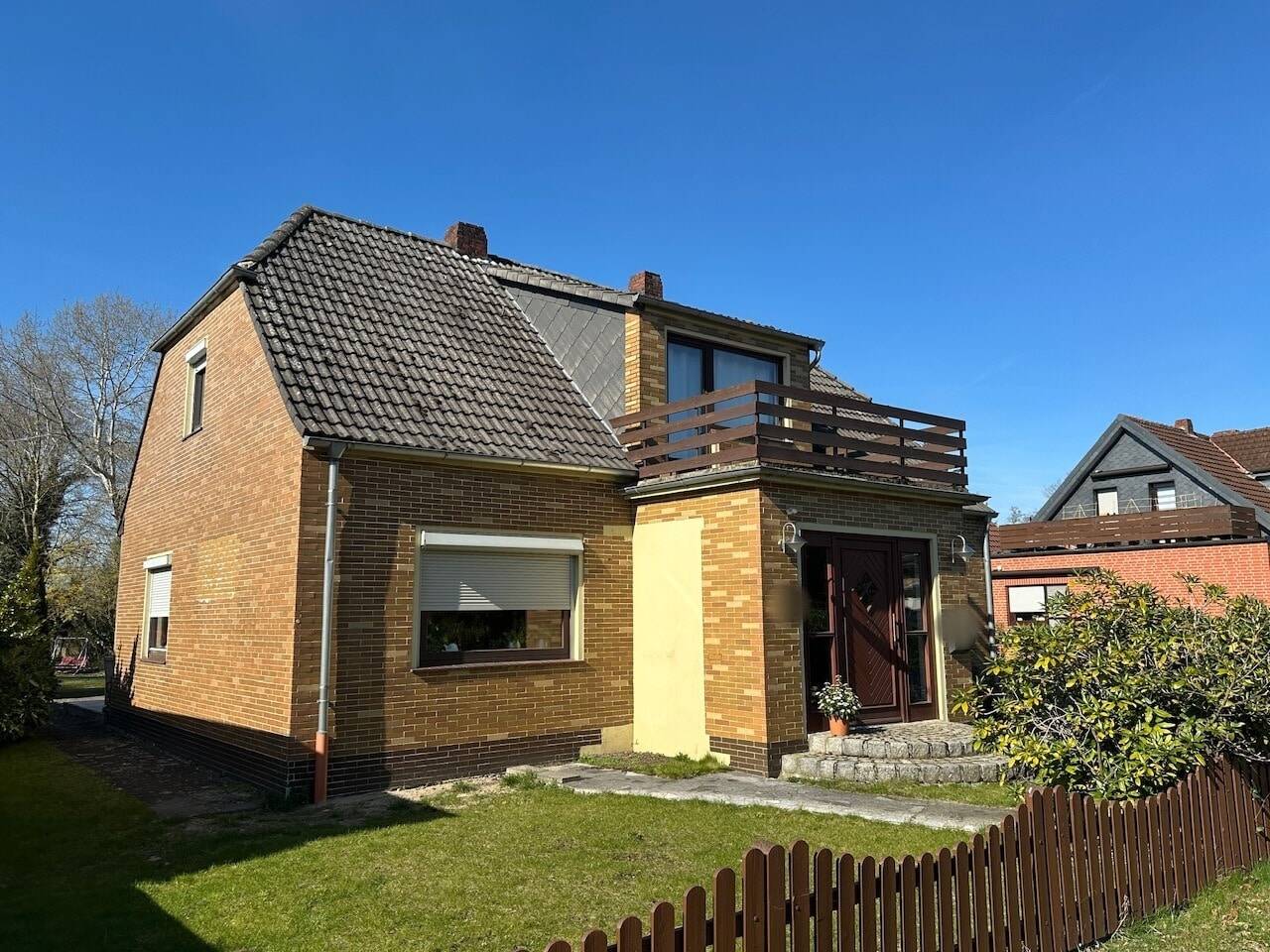 Immobilie in Weyhe - +++Modernisiert, sehr großzügig, in sehr guter Lage mit Traumgrundstück+++ - Bild 2